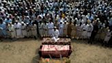 Estado Islámico se adjudica atentado que dejó 54 muertos en mitin político en Pakistán