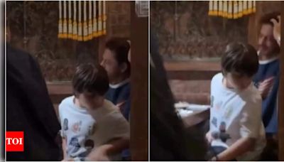 Shah Rukh Khan and son AbRam caught on camera at a New York restaurant, elated fans giggle as they film them | Hindi Movie News - Times of India