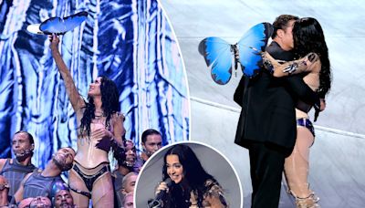 Katy Perry passionately kisses Orlando Bloom as he presents her with VMAs 2024 Video Vanguard Award — and she slips in a sex joke