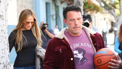 El incómodo encuentro de Jennifer Lopez y Ben Affleck donde se besan como si no fueran pareja