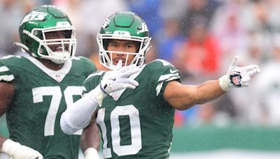 Jets WR Allen Lazard penalized for gun celebration after catch in loss to Broncos