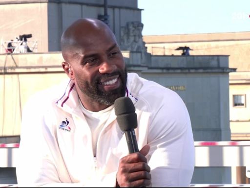 "Je viens de me réveiller mais je t'écoute" : Teddy Riner raconte sur France 2 comment il a appris qu'il serait le dernier relayeur de la flamme