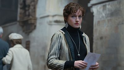 First Look at Julia Garner in ‘Rosemary’s Baby’ Prequel ‘Apartment 7A’