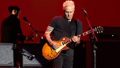 Watch Pearl Jam's Mike McCready Fall Off Stage, Continue To Shred Guitar Solo | WEBN