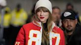 ¿Te gustó la chamarra de Taylor Swift en el juego de los Chiefs? Conoce a la diseñadora que la creó