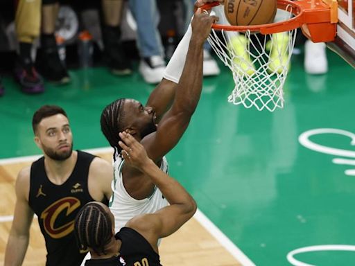 Los Celtics mantienen a raya a los Cavaliers