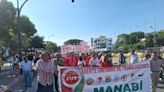 En Manabí grupos sociales protestan por el alza en el precio del combustible: ‘esto afecta directamente al bolsillo’, reclaman en marcha