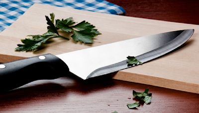 You're Using Your Knife To Scoop Ingredients Wrong. Here's Why