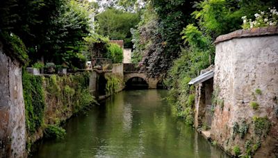 Así es la Venecia francesa: un desconocido pueblo ideal muy cerca de París para conocer durante los Juegos Olímpicos