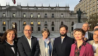 Presidente Boric participa en homenaje a ocho años de la muerte de Patricio Aylwin: "Fue fundamental en la recuperación de la democracia"