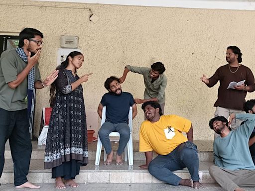 Rohith Raj Akula of Dharmi Theatre Academy directs comedy play ‘Middle Class Melodies’