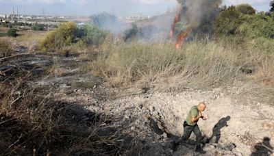 Un supuesto misil hipersónico lanzado desde Yemen cae en el centro de Israel, una zona normalmente segura de los proyectiles enemigos