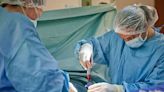 Doctors perform kidney transplant on awake patient — on purpose