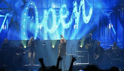 Blake Shelton concert had it all (and Gwen Stefani!) when 2024 tour hit metro Phoenix