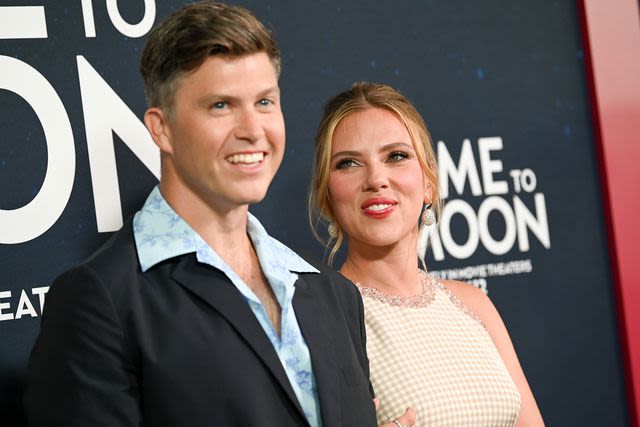 Scarlett Johansson jokes that her prenup required Colin Jost to cameo in “Fly Me to the Moon”
