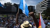 Miles de guatemaltecos celebran con esperanza el aniversario de su revolución de 1944