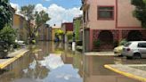 Unidad habitacional amanece bajo el agua