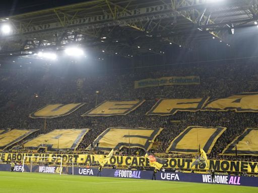 Contundente protesta de la afición del Dortmund