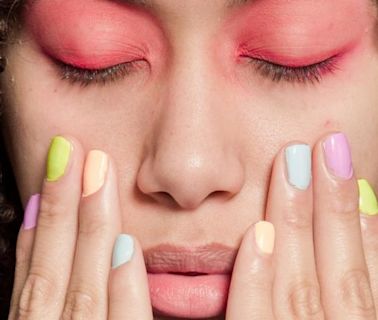 Maniküre: Hier sind vier Nageldesigns, die gerade im Trend liegen – und vier, die nicht mehr modern sind, laut Designexpertinnen