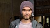 Russell Brand 'estaba obsesionado' con la inocencia y pureza de 'su amante' de 16 años