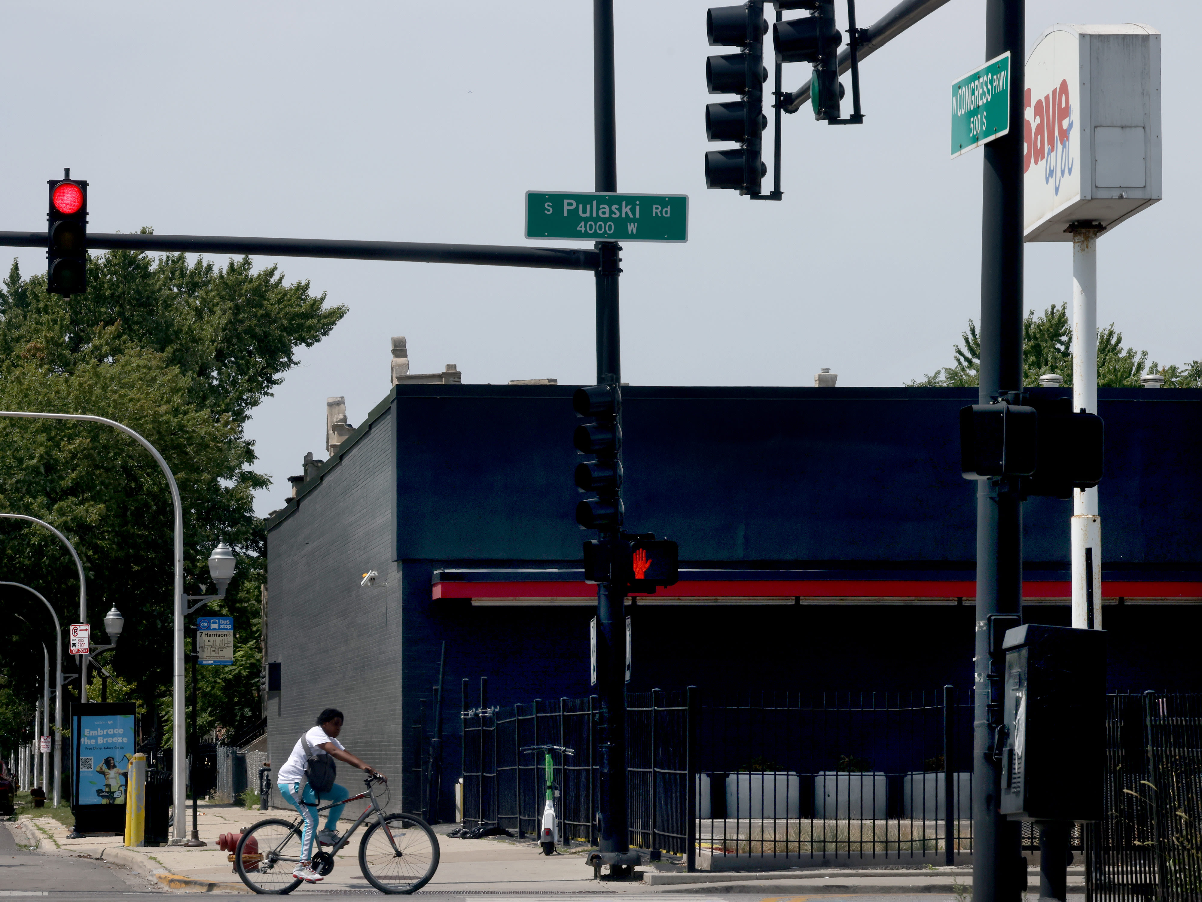 Chicago inches closer to a city-owned grocery store after study finds it ‘necessary’ and ‘feasible’