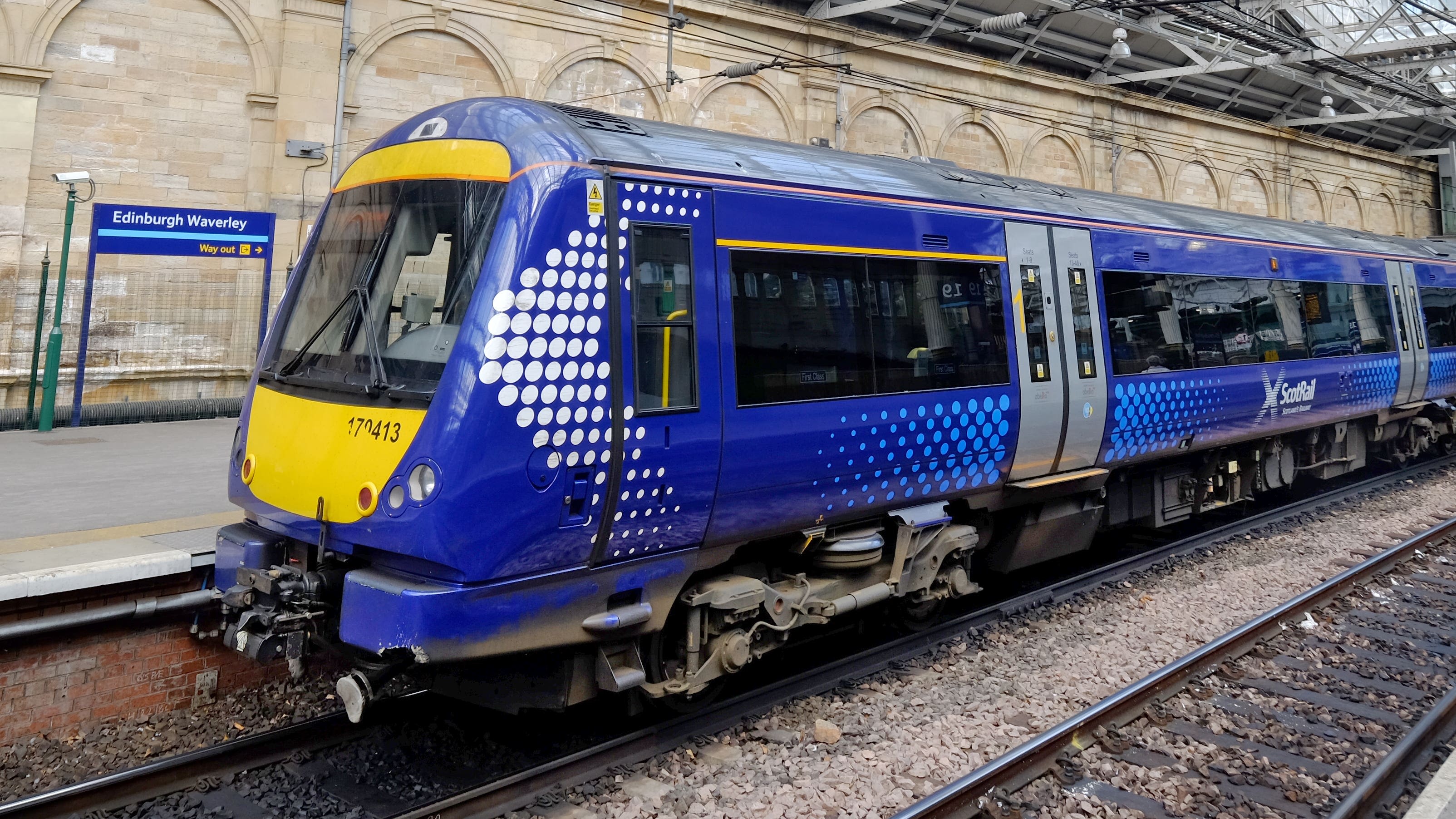 Hundreds more ScotRail workers to ballot on strike action in pay row
