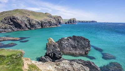 UK's best beach looks like it could be in the Caribbean with 'rugged beauty'