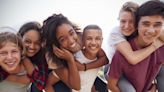¿Cuáles son los beneficios de la amistad en la adolescencia?