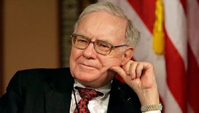 Warren Buffett Cuts Stake in Apple by 13%