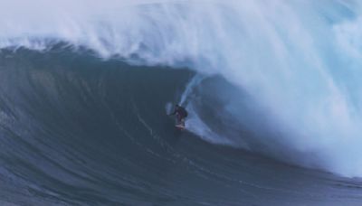 Albee Layer Bags Another 20-Foot West Bowl Jaws Barrel