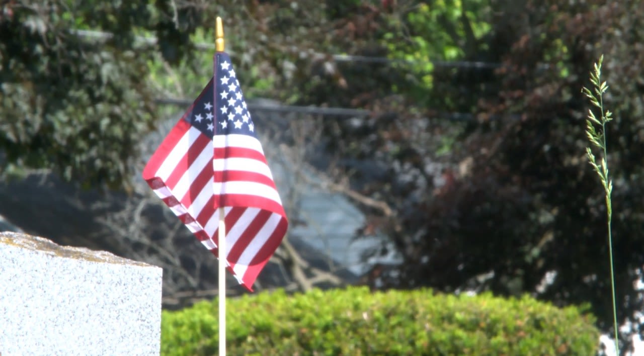 Community gathers to place flags on veterans’ graves ahead of Memorial Day