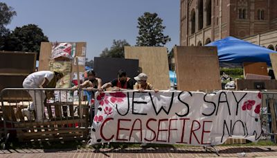 Batalla campal por la guerra en Gaza en la Universidad de California