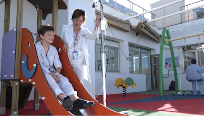 El Hospital de Granada recibe la especial donación de un parque infantil