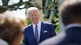 Biden's delicate midterm dance