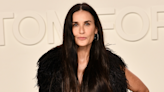 Demi Moore toujours aussi chic et sexy dans un costume transparent en dentelle