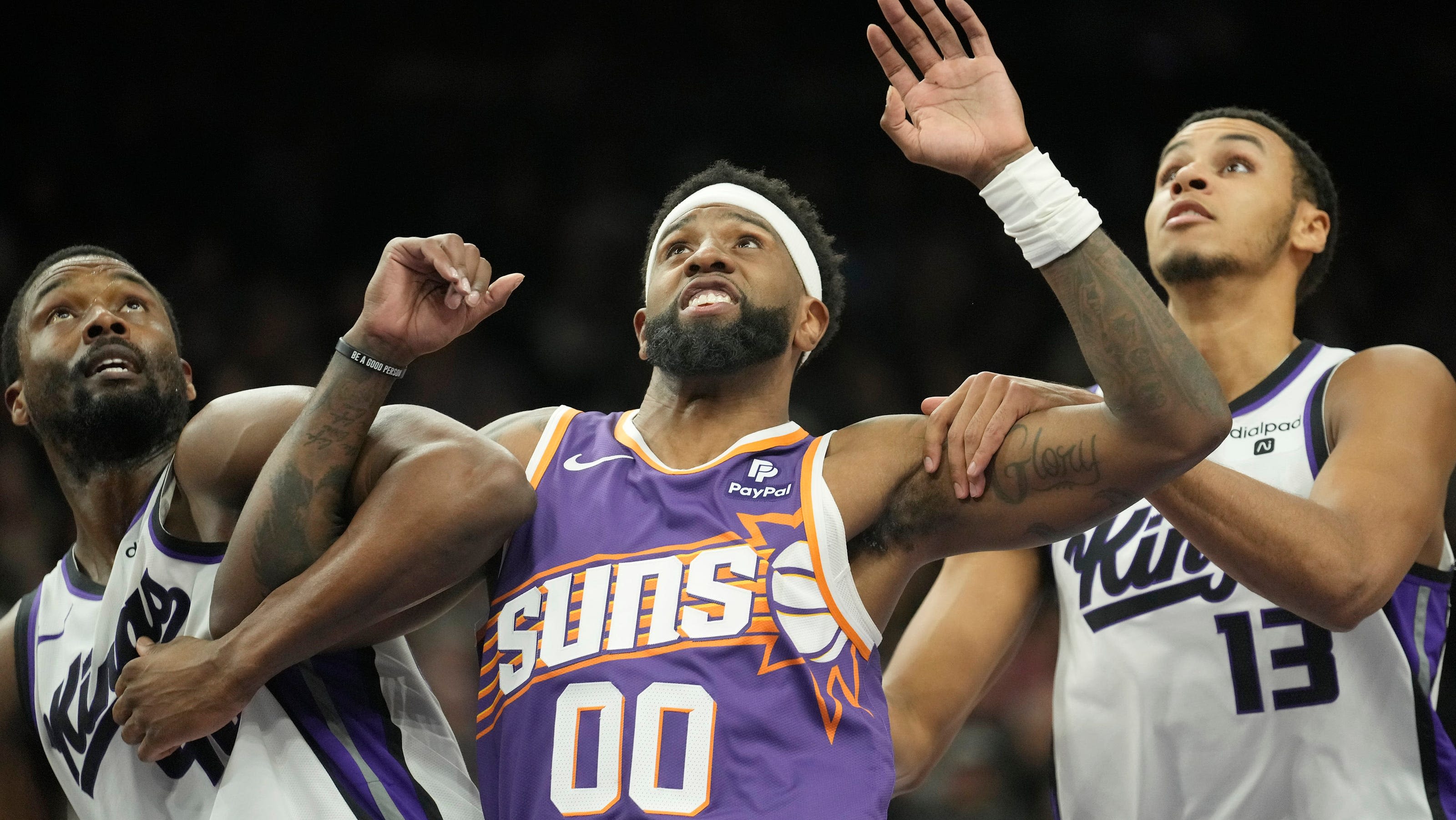 Phoenix Suns bolster bench, re-sign two key players