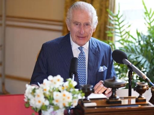Re Carlo d’Inghilterra, i tabloid rivelano: ‘Sta davvero molto male’