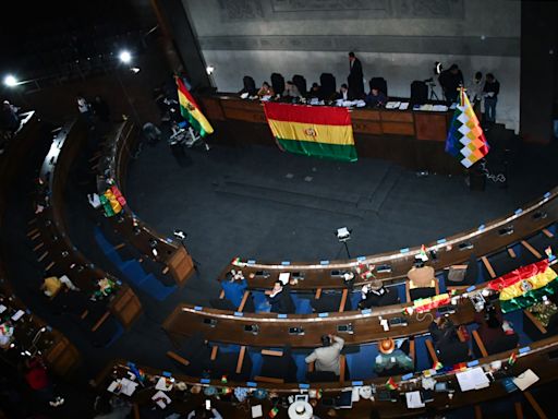 Parlamento de Bolivia aprueba el cese de mandato de altos magistrados en polémica sesión