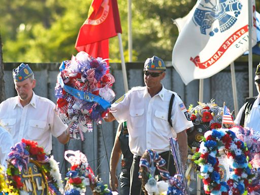 'You're not alone': Veterans bring memories to Vietnam Traveling Memorial Wall