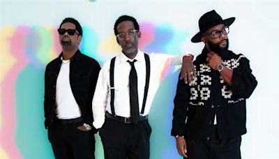 Boyz II Men, Robin Thicke ignite Las Vegas with a four-night special this August