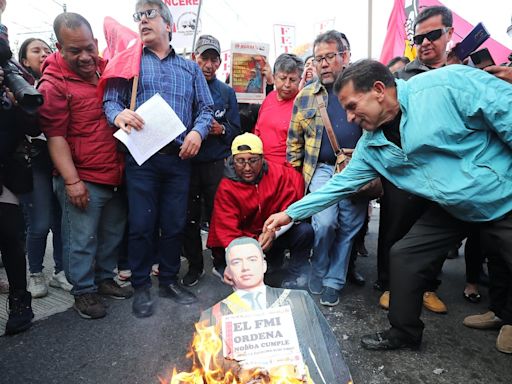 Daniel Noboa elimina el subsidio a la gasolina, una medida que puso contra las cuerdas a los últimos Gobiernos de Ecuador