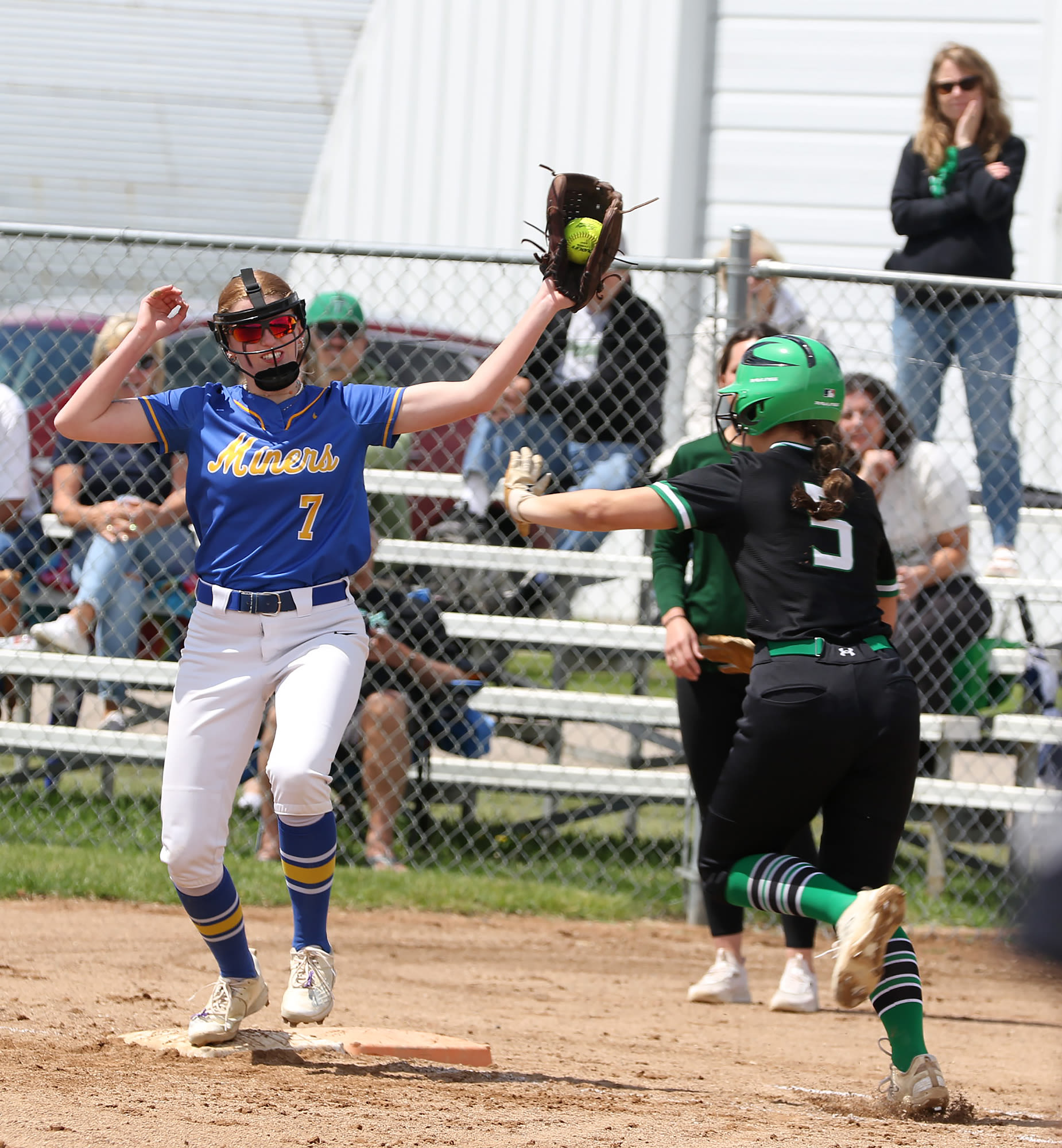 Stiff pitching lifts Beulah past Thompson in Class B softball state quarterfinals