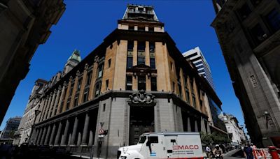 Bolsa argentina cae en medio de dudas económicas y selectivas compras de oportunidad