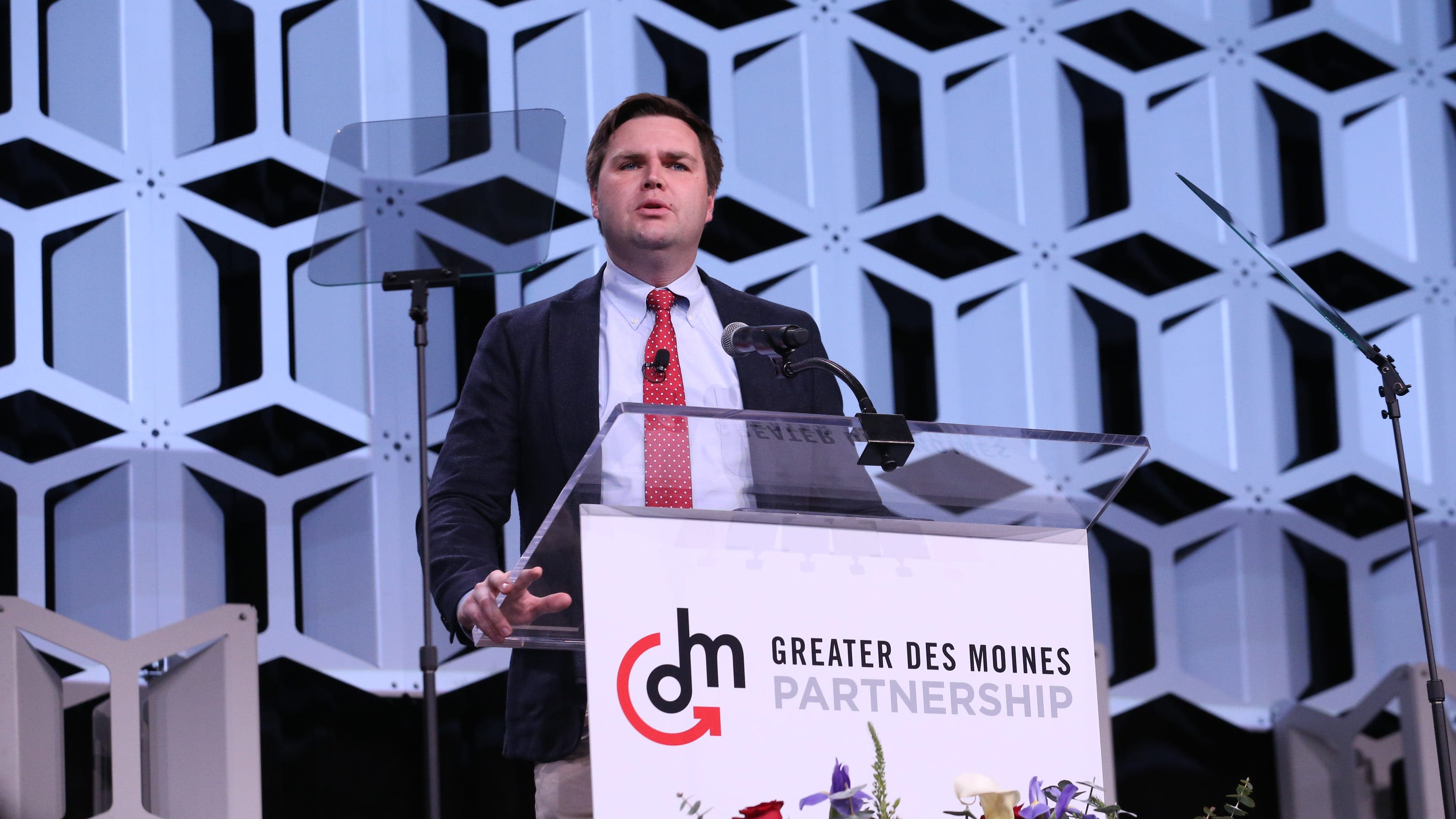 Trump will hold a fundraiser with possible VP contender J.D. Vance May 15