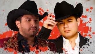 Julión Álvarez y Alfredo Olivas detienen su show en Chihuahua por miedo a ser multados