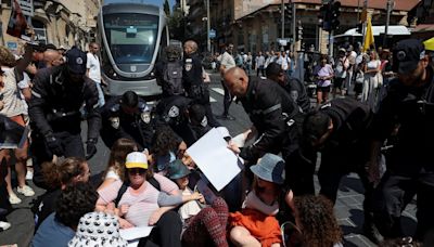 Guerra entre Israel y Gaza, en directo | Manifestantes israelíes salen a la calle al cumplirse nueve meses de guerra en Gaza y piden elecciones anticipadas