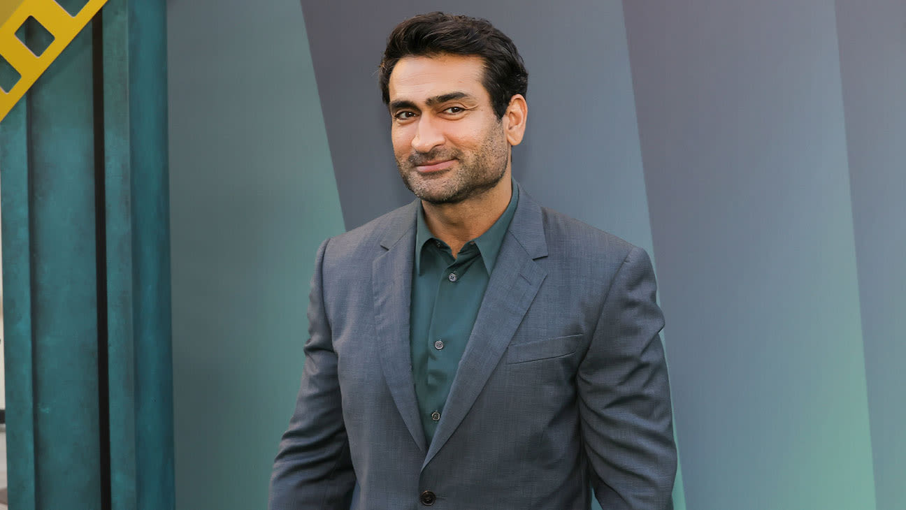 Kumail Nanjiani Says He Relates to His “Christmas-All-the-Time Guy” on ‘Only Murders in the Building’