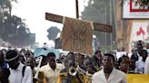 Uganda aprueba una severa ley anti-LGBT, que incluye hasta pena de muerte para la “homosexualidad agravada”