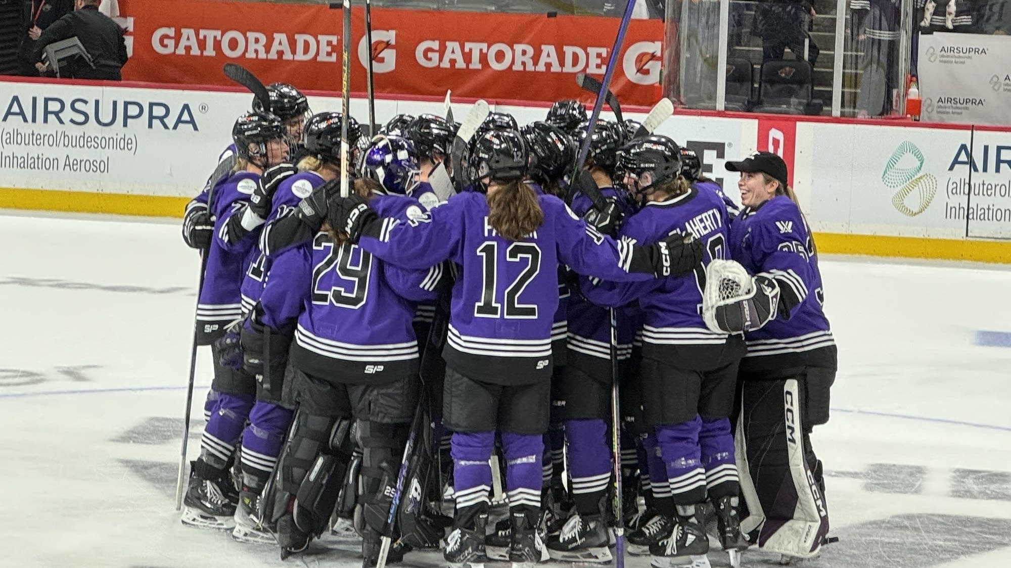 Minnesota tops Boston 4-1, grabs 2-1 lead in inaugural PWHL championship series