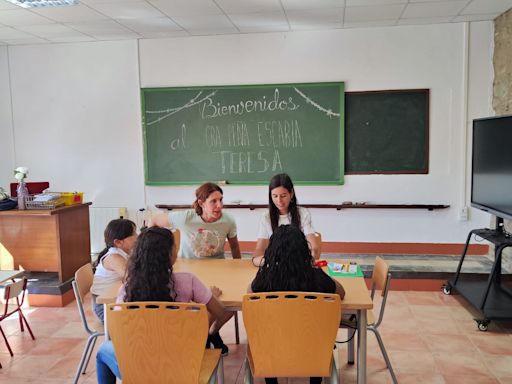 La escuela del despoblado pueblo de Teresa, en Castellón, reabre seis años después con cinco niños